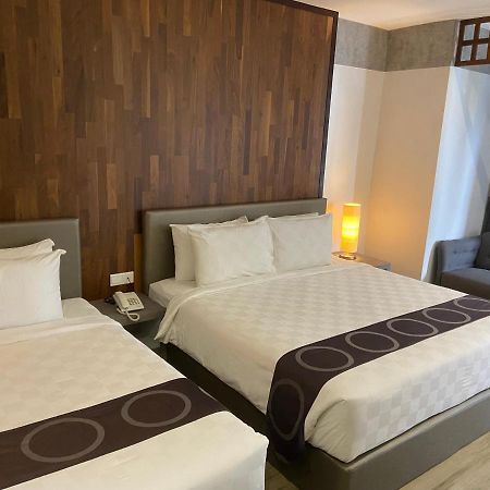 Frame Hotel George Town Esterno foto