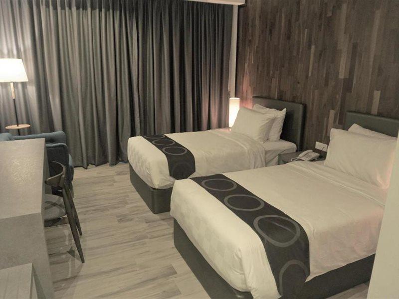 Frame Hotel George Town Esterno foto