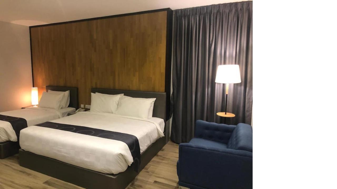 Frame Hotel George Town Esterno foto