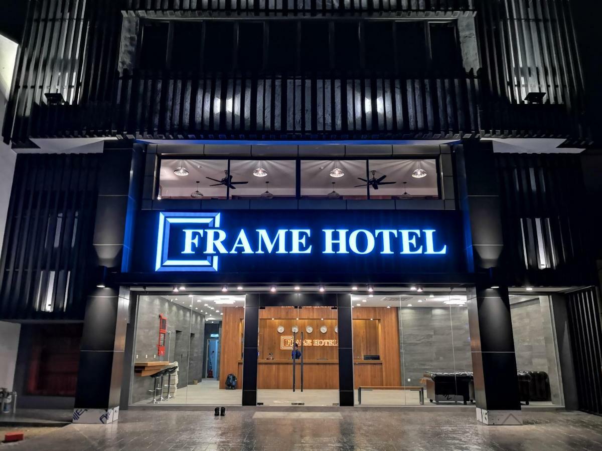 Frame Hotel George Town Esterno foto