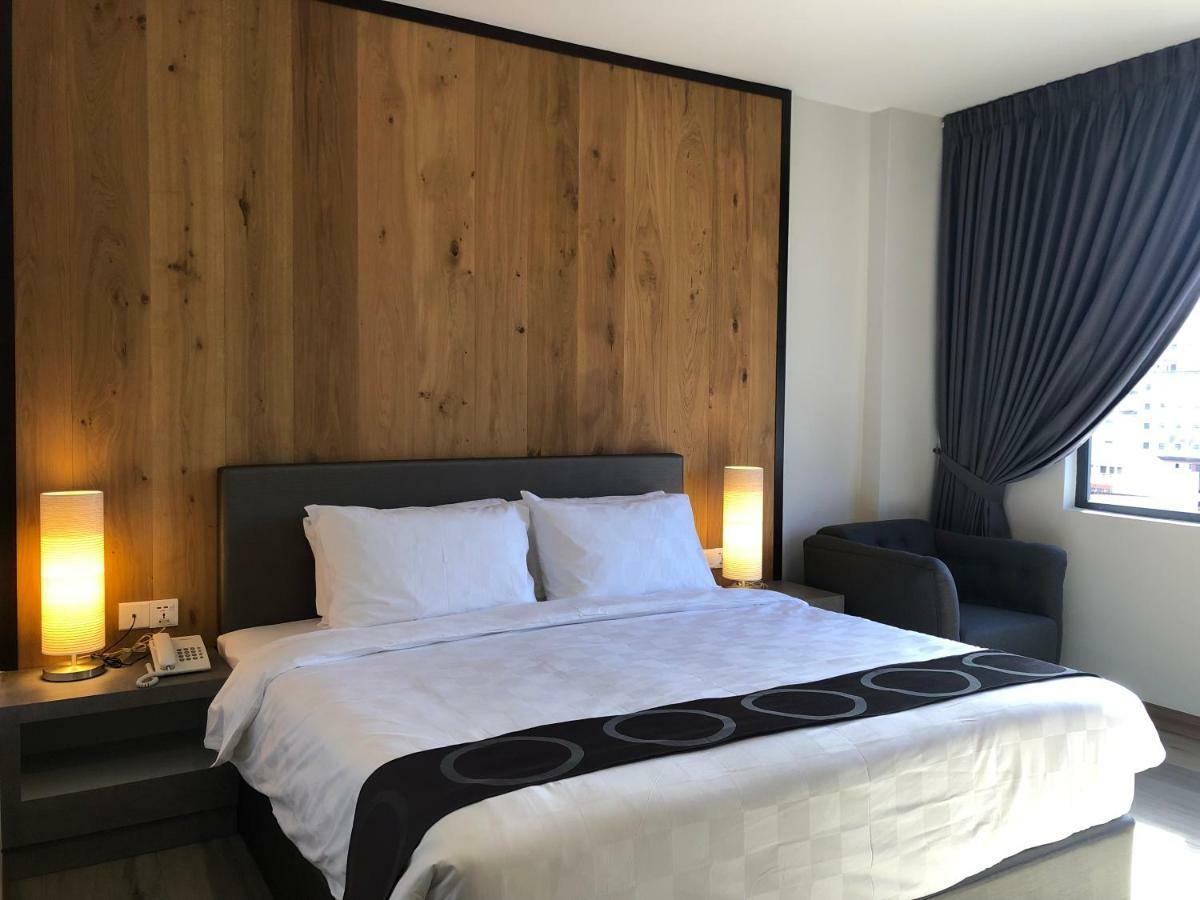 Frame Hotel George Town Esterno foto