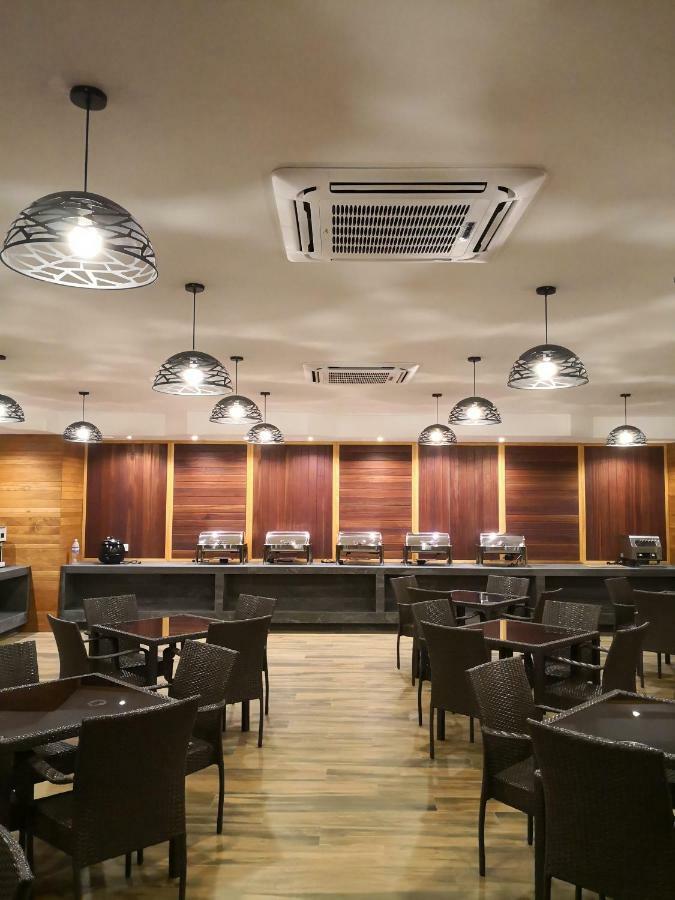 Frame Hotel George Town Esterno foto