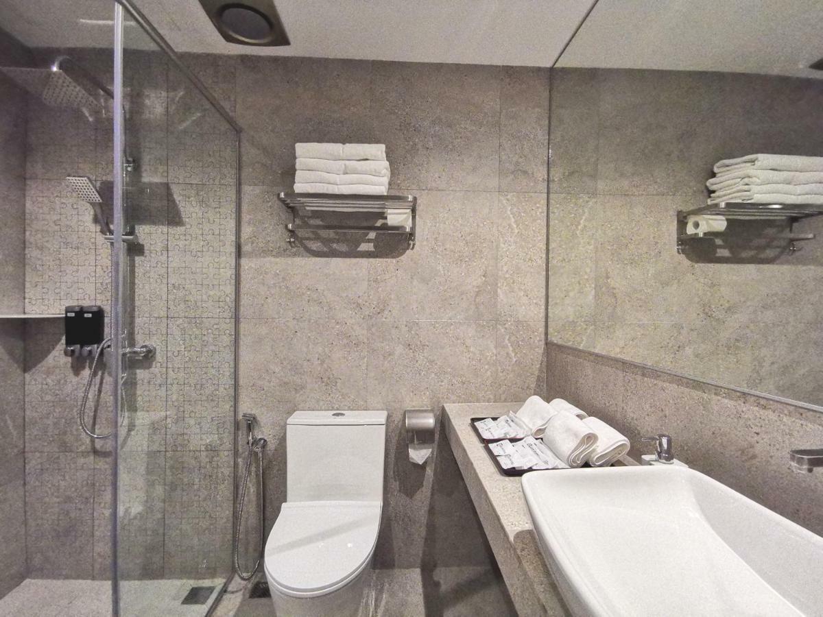 Frame Hotel George Town Esterno foto