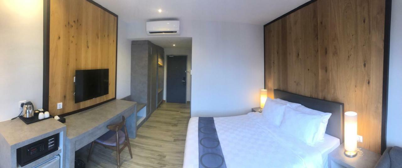 Frame Hotel George Town Esterno foto