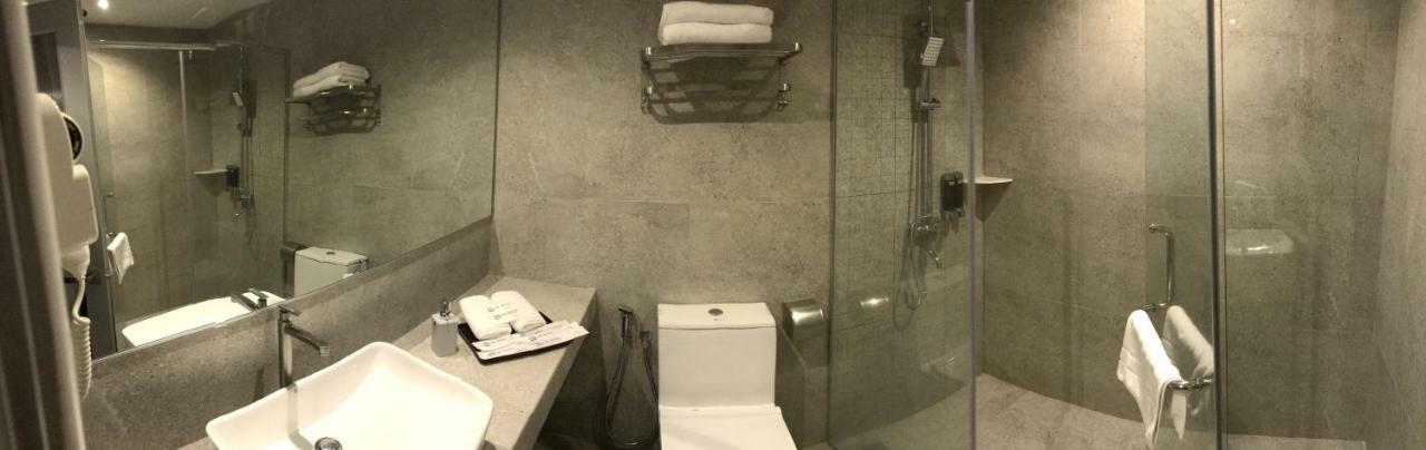 Frame Hotel George Town Esterno foto