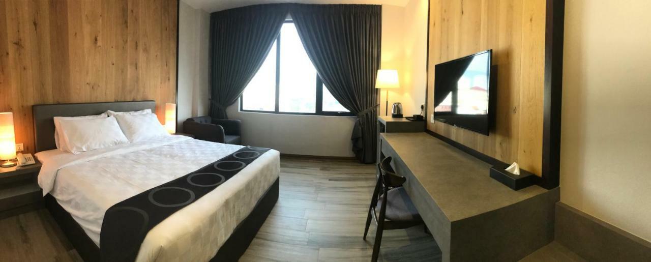 Frame Hotel George Town Esterno foto