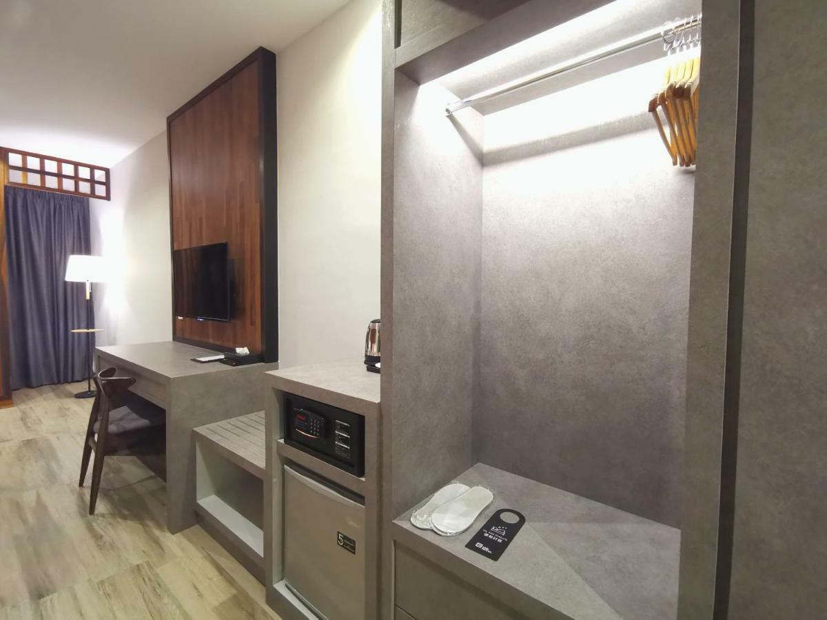 Frame Hotel George Town Esterno foto
