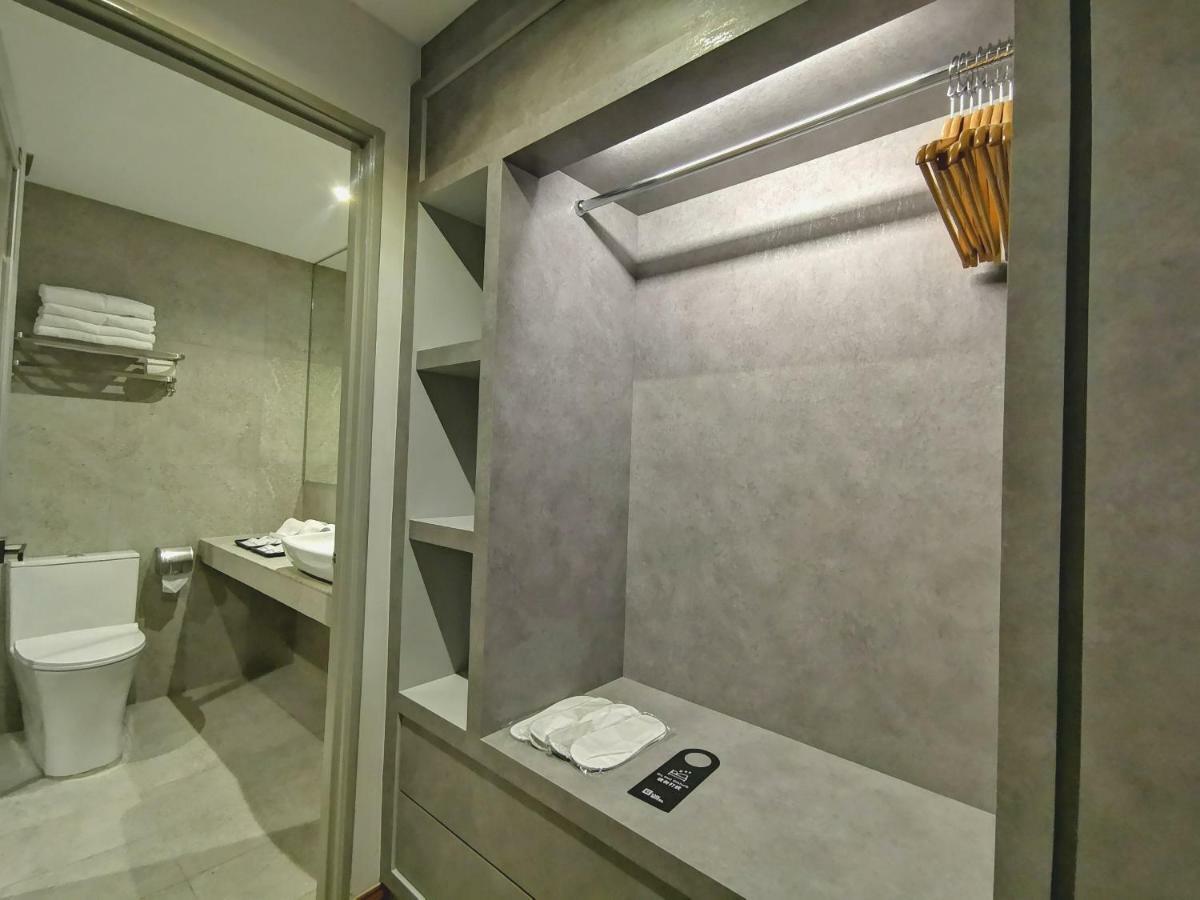 Frame Hotel George Town Esterno foto