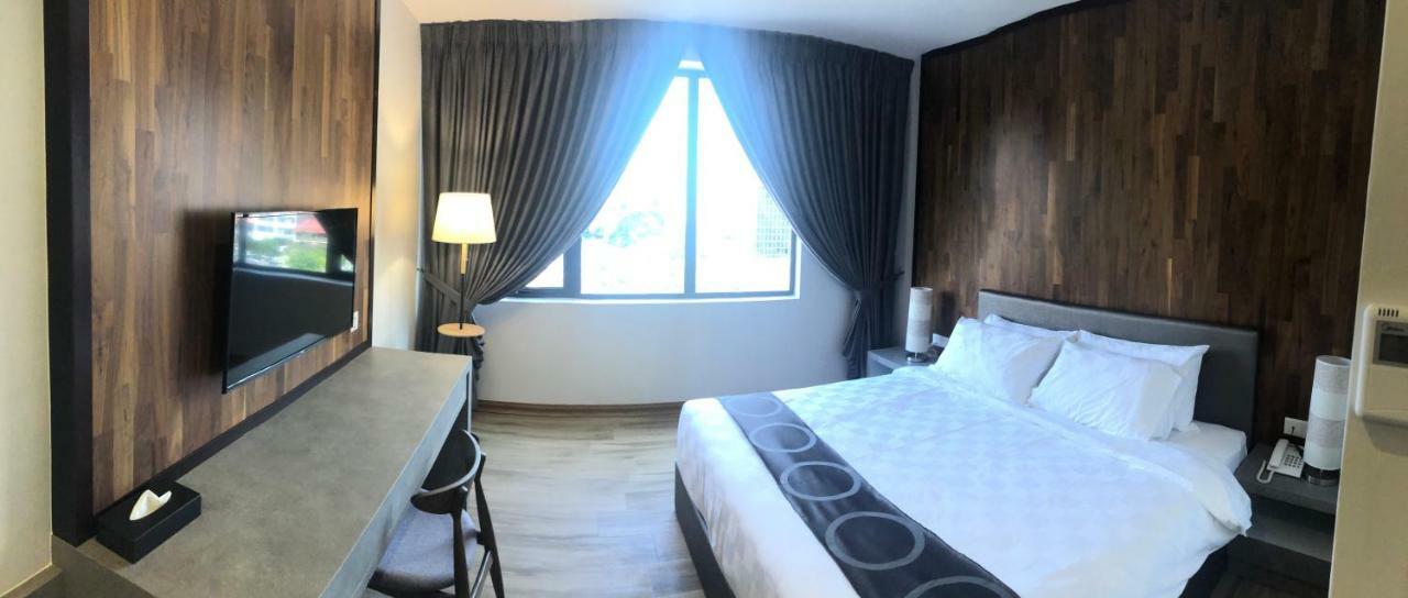 Frame Hotel George Town Esterno foto