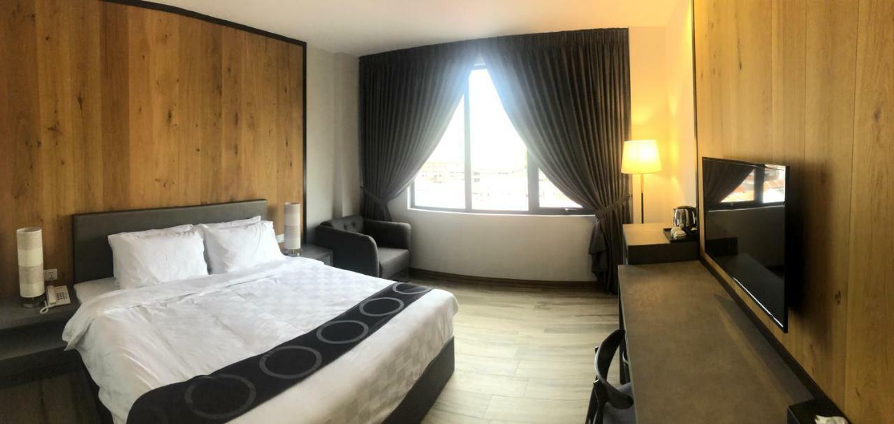 Frame Hotel George Town Esterno foto