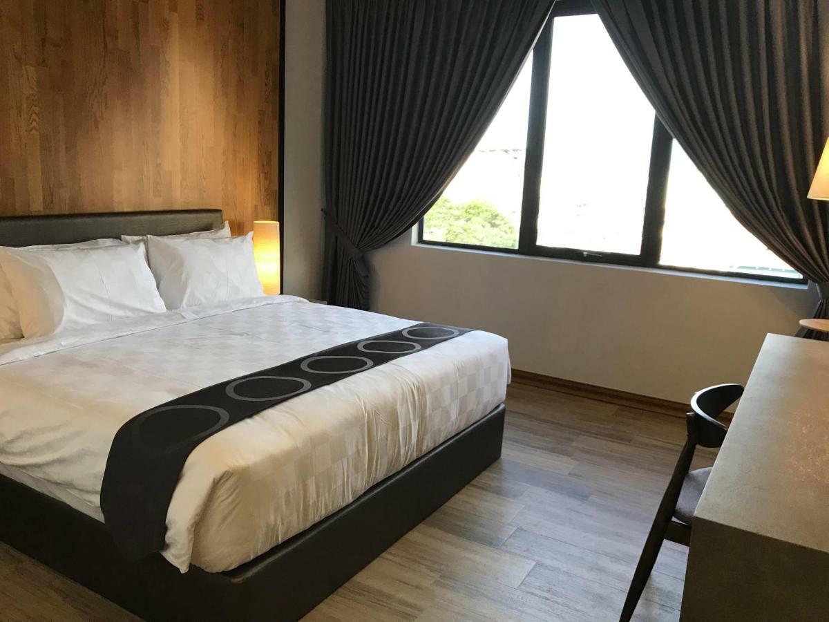 Frame Hotel George Town Esterno foto