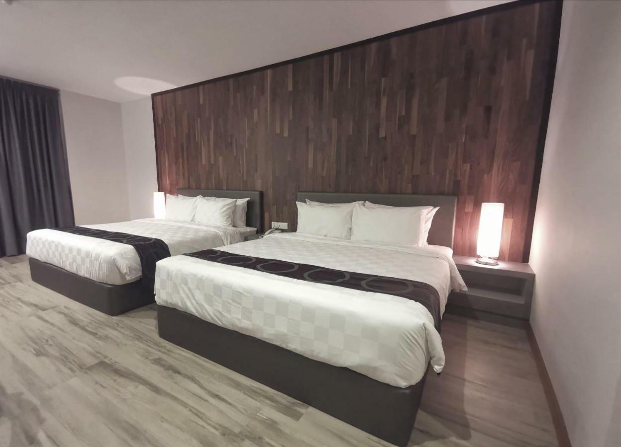 Frame Hotel George Town Esterno foto