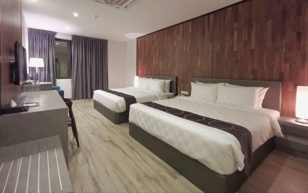 Frame Hotel George Town Esterno foto