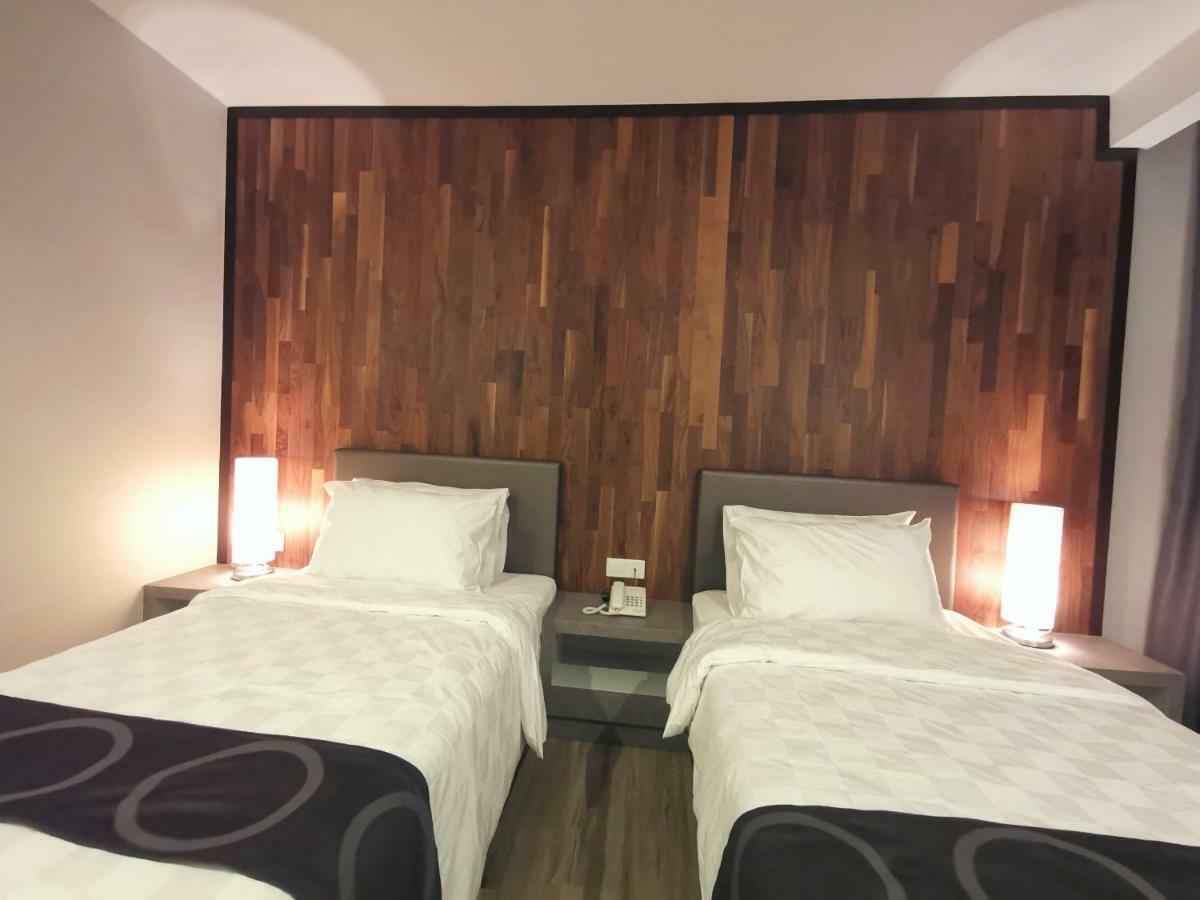 Frame Hotel George Town Esterno foto