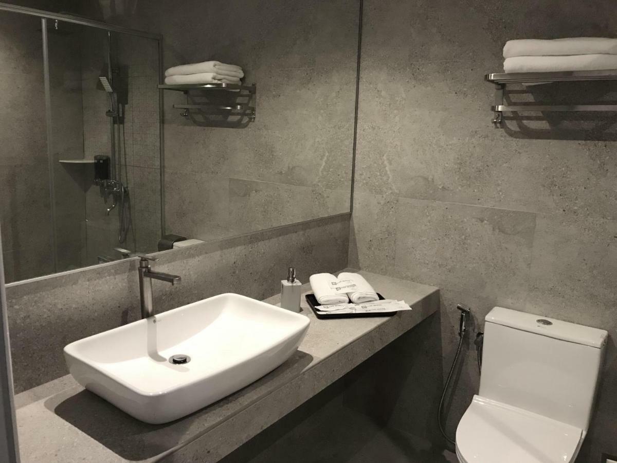 Frame Hotel George Town Esterno foto