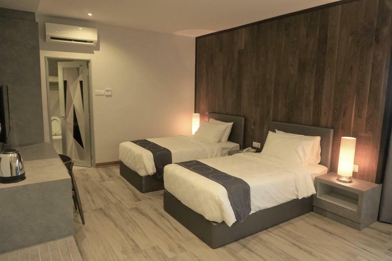 Frame Hotel George Town Esterno foto