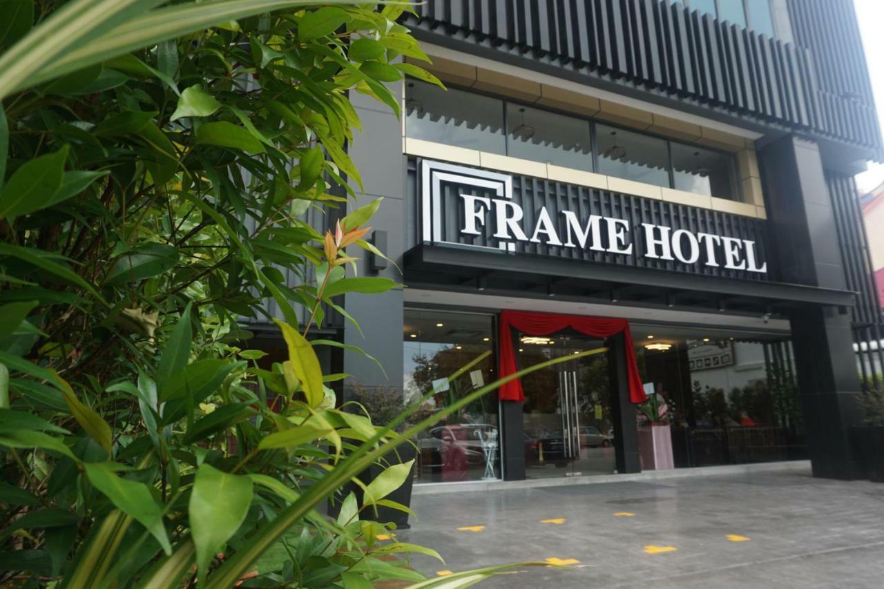 Frame Hotel George Town Esterno foto